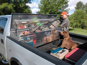 Singel lid pickup truck storage tool box built by Highway Products is made from aliminum. The single lid style storage tool boxes are great for longer items and easy access to your cargo.